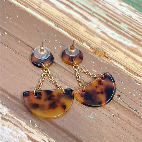 Tortoise Shell Dangle Earrings - Picture 3 of 3